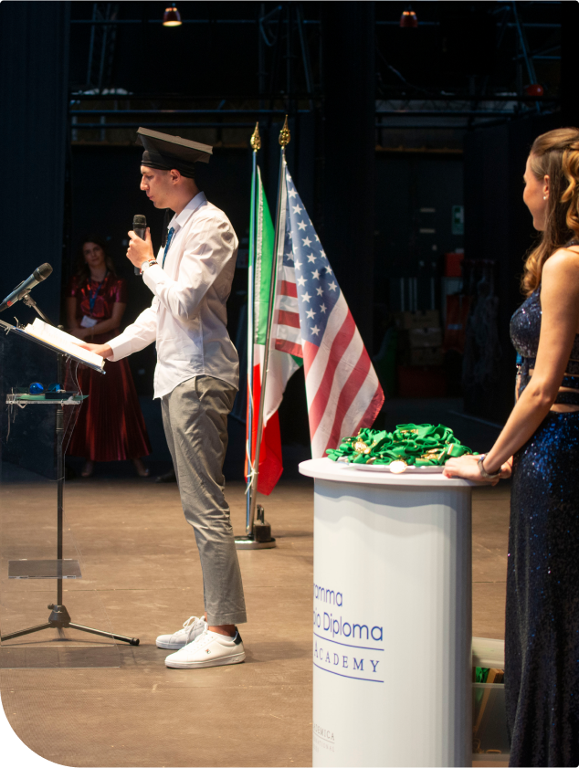 Programma Doppio Diploma di Mater Academy ti offre la possibilità di ottenere un diploma americano. Doppio Diploma Mater Academy: Diploma Italia - USA